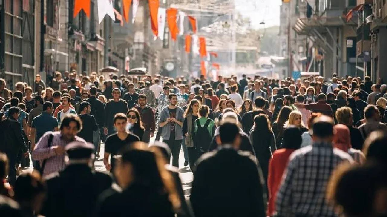 Memleket Sevdası: Türkiye'nin En Kalabalık İli Hangisi Olur?