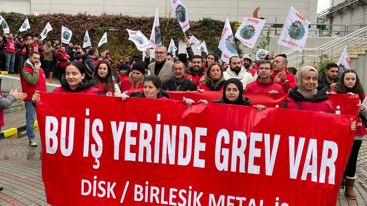 İşçiler Harekete Geçti: 4 Fabrikada Grev ve Şalterlerin İndirilmesi!