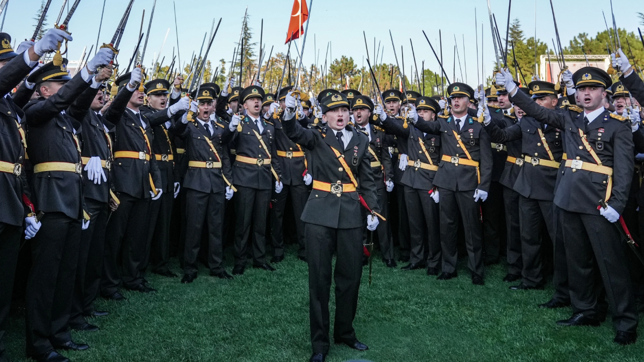 Teğmenlerin Hukuk Salonu Açıklaması: 'Sicil Amirlerinin Olumsuz Kanaat Yazmaması...’