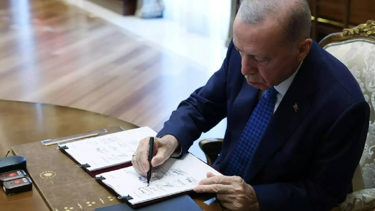 Cumhurbaşkanı Erdoğan’dan önemli adım: Atama ve görevden alma işlemleri Resmi Gazete’de yayımlandı!