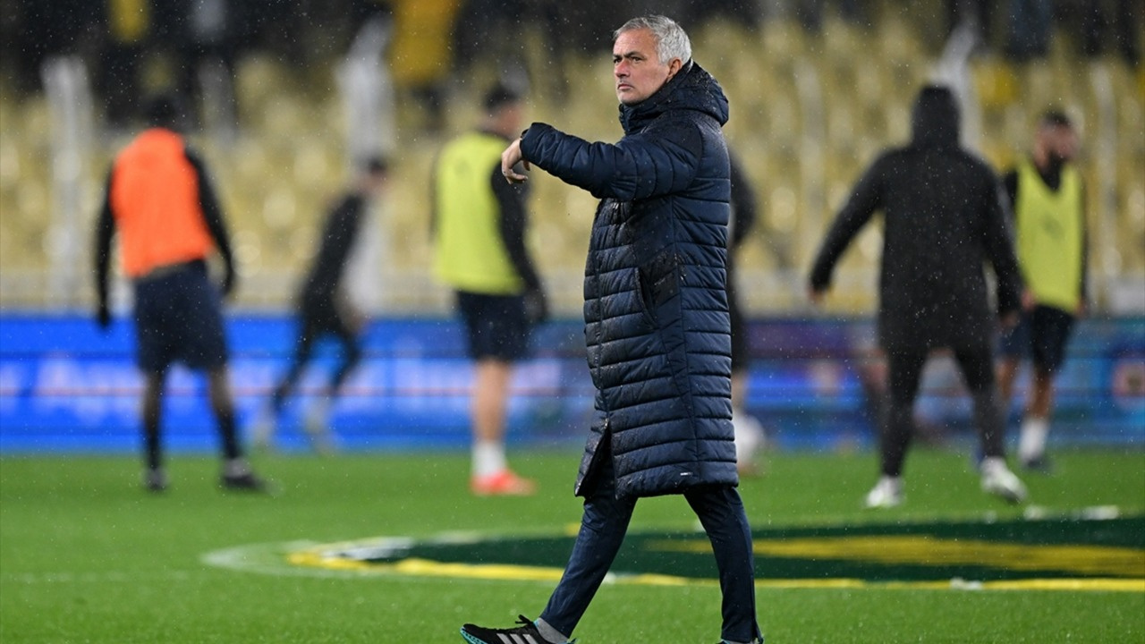 Jose Mourinho'dan Shock: Başakşehir Maçının Ardından Kötü Haber Geldi! Sezon Sonlandı!